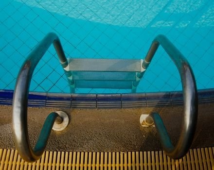 POOL LADDER<br/> 40% DISCOUNT ON VARIETIES